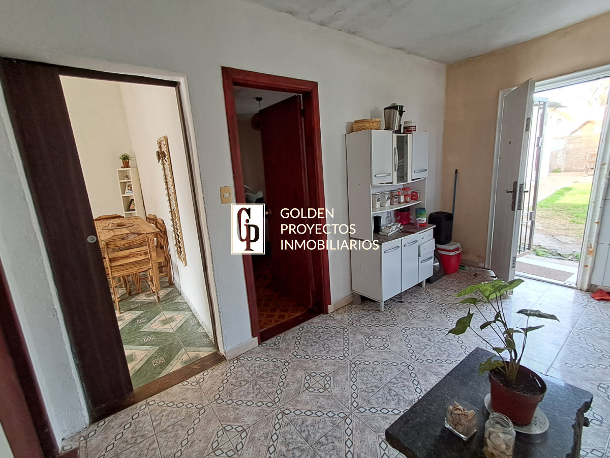 Casa ID.820/Casa-en-Venta-Dos-Dormitorios-con-Terreno-y-Cochera-en-Villa-García - Casa en Venta Dos Dormitorios con Terreno y Cochera en Villa García