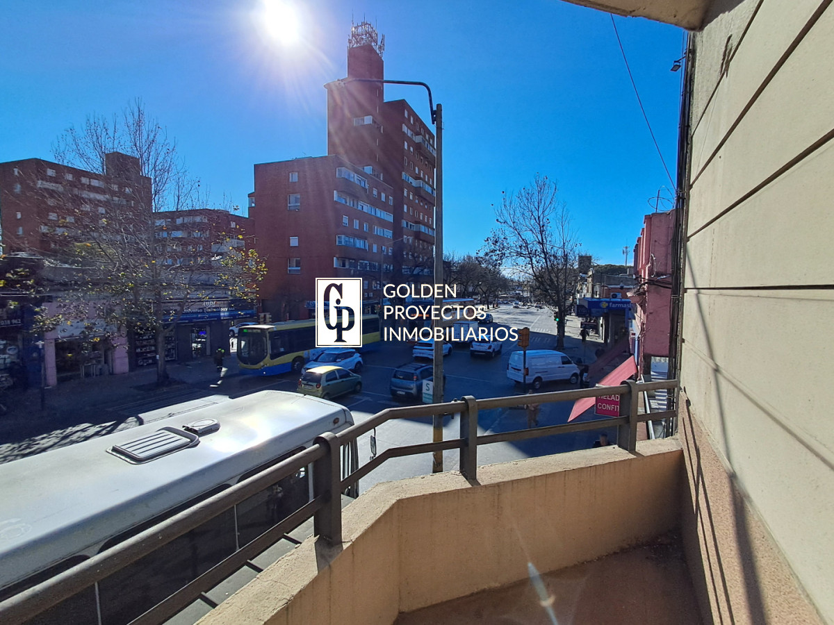 Casa ID.826/ - Casa en Venta Cuatro Dormitorios Balcón y Terraza en Unión