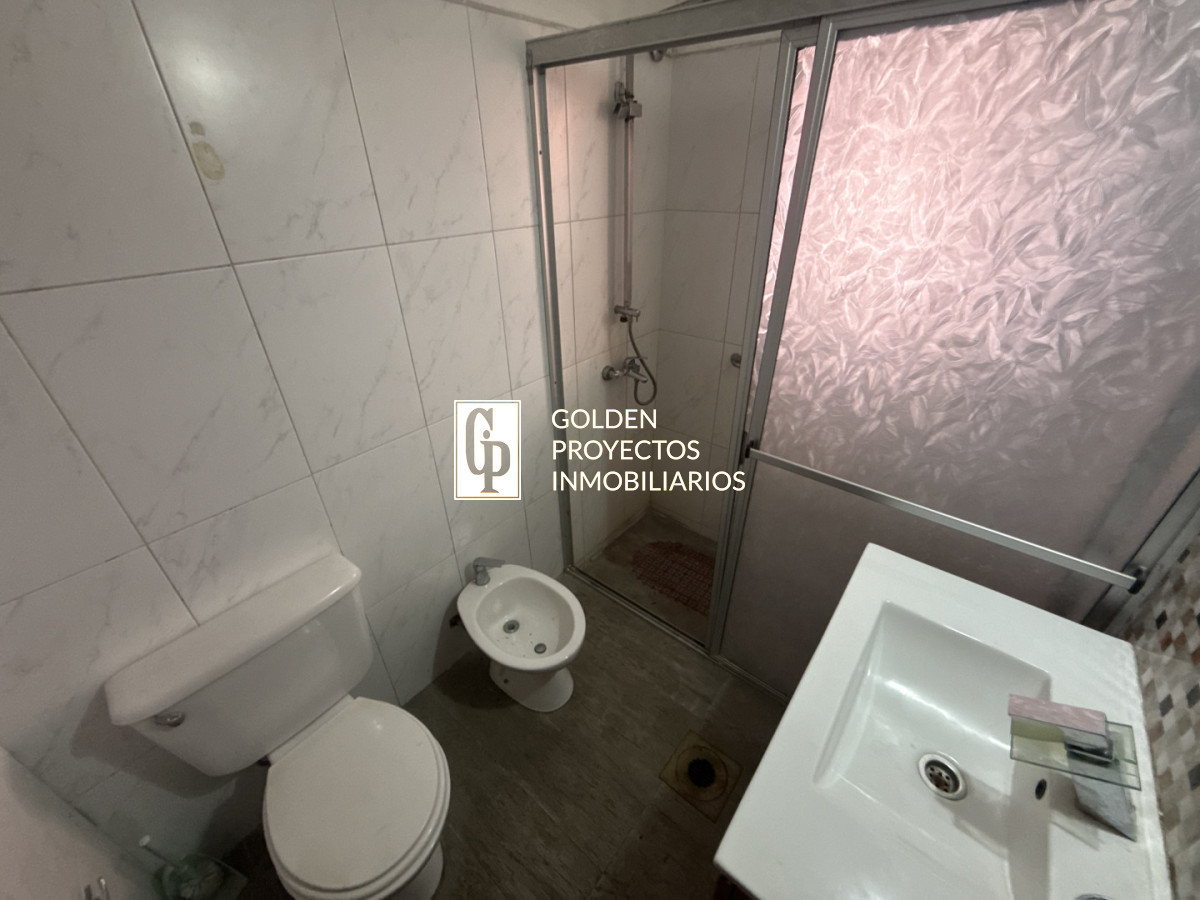 Casa ID.782 - Casa en Alquiler 3 o 4 dormitorios y cochera Nuevo Centro 
