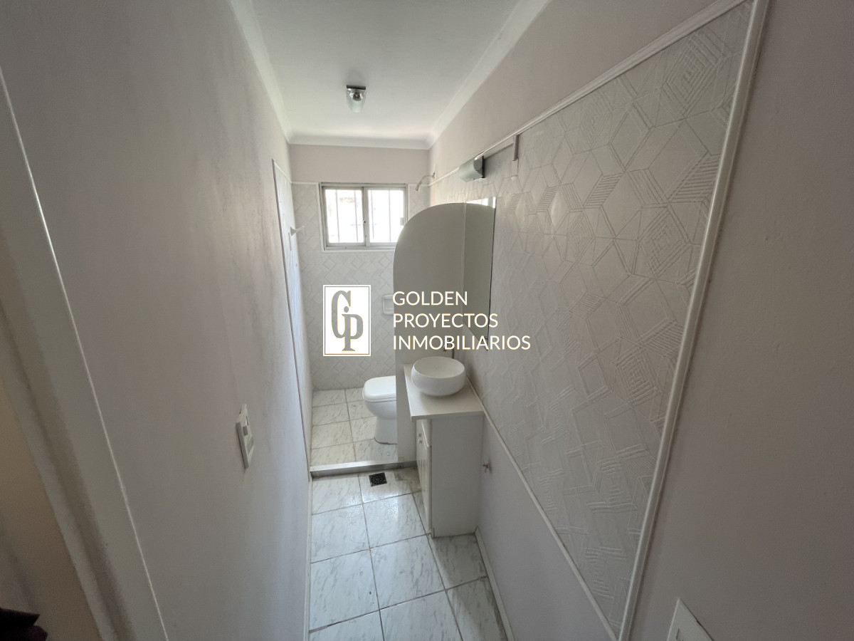 Casa ID.702/Casa- -apartamento-en-venta,4-dormitorios-y-garage,Buceo. - Casa + apartamento en venta,4 dormitorios y garage,Buceo.