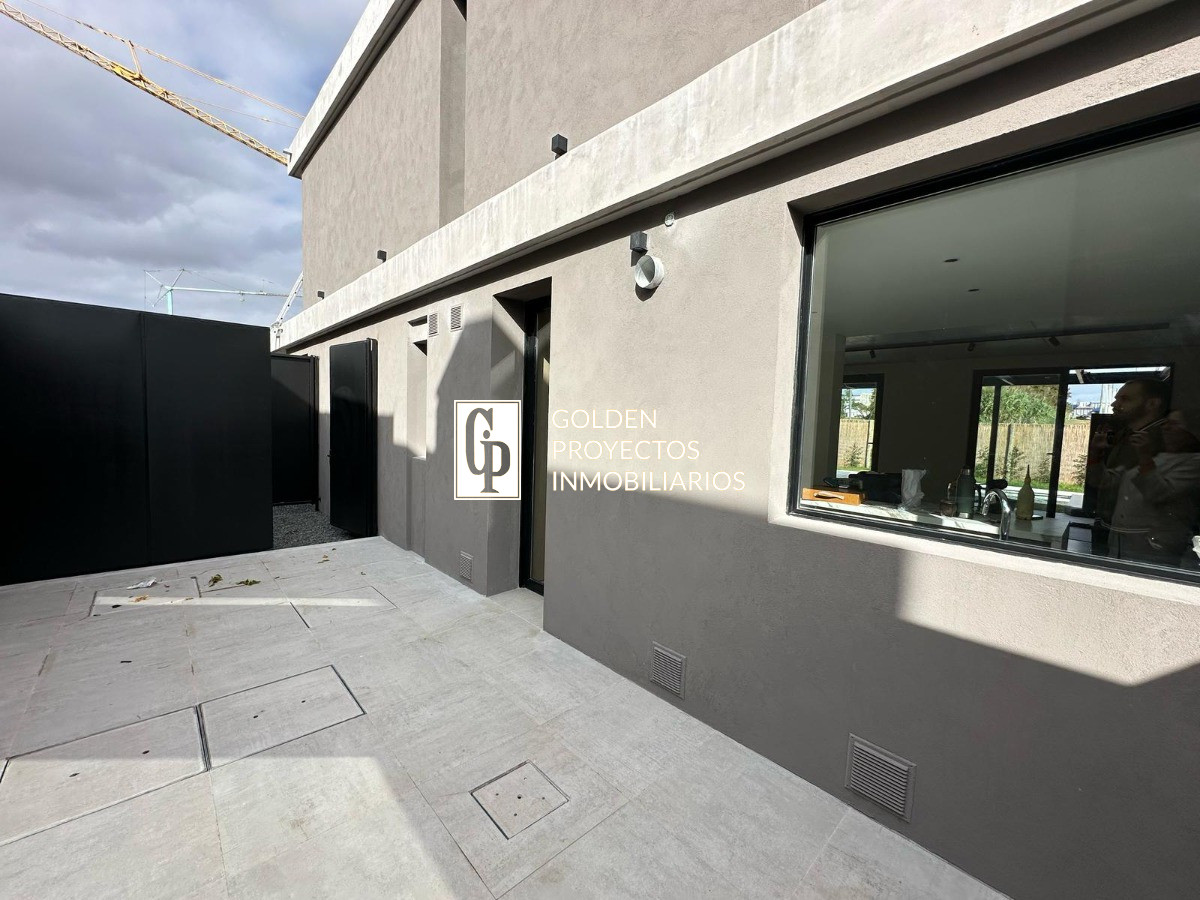 Casa ID.638/Casa-En-Venta-De-3-Dormitorios-En-Barrio-Parques-II - Casa En Venta De 3 Dormitorios En Barrio Parques II