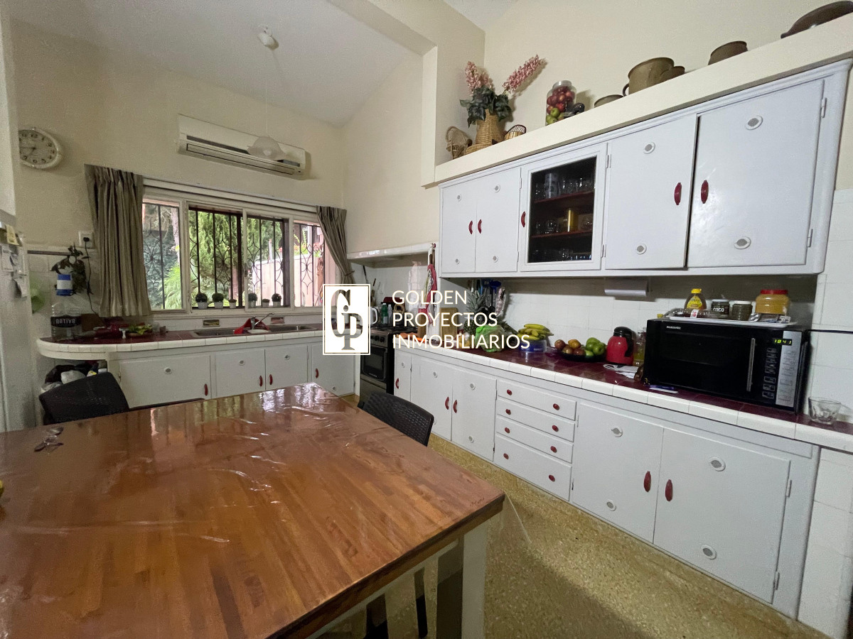 Casa ID.548/Casa-en--Venta--4-dormitorios-,-en-Atlántida- - Casa en  Venta  4 dormitorios , en Atlántida 