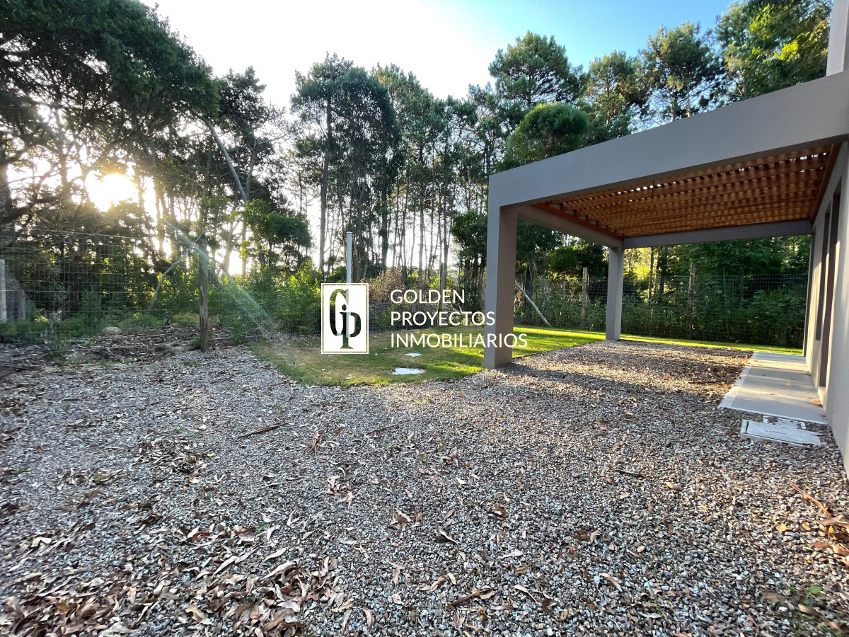 Casa ID.408 - Casa en Venta 3 dormitorios 3 baños Pinares Punta del Este