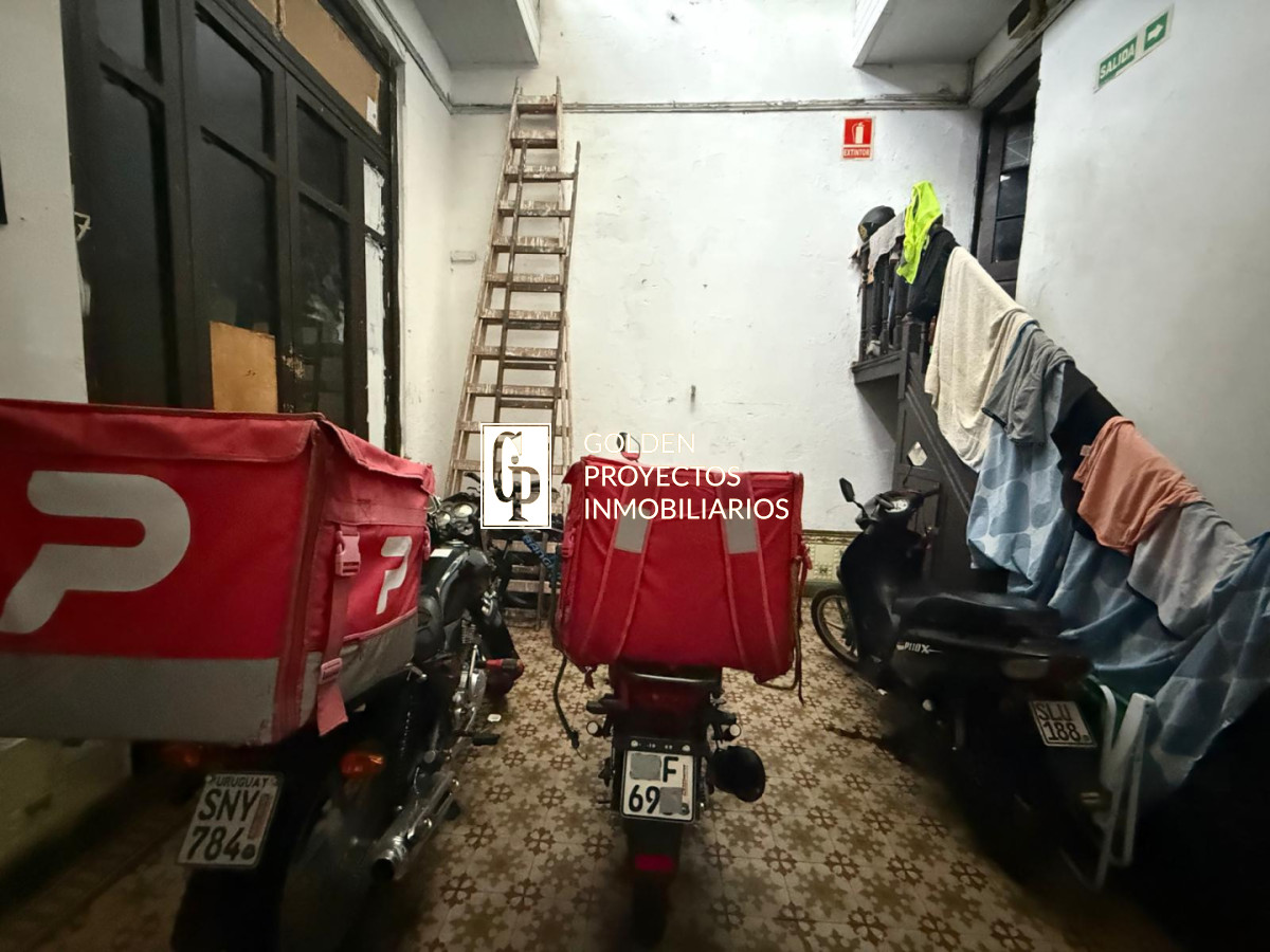 Casa ID.777/ - Casa en Venta 8 dormitorios Padrón Único en Cordón 
