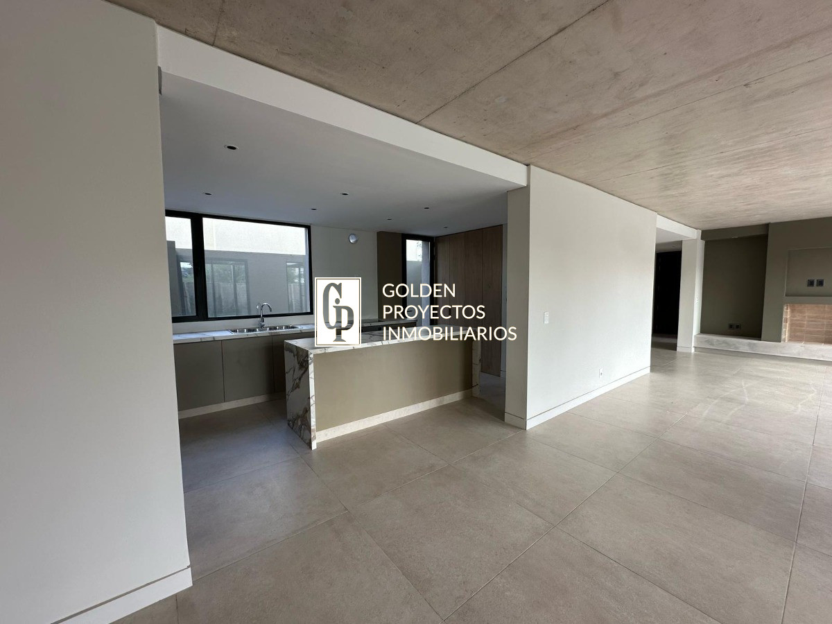 Casa ID.638/Casa-En-Venta-De-3-Dormitorios-En-Barrio-Parques-II - Casa En Venta De 3 Dormitorios En Barrio Parques II