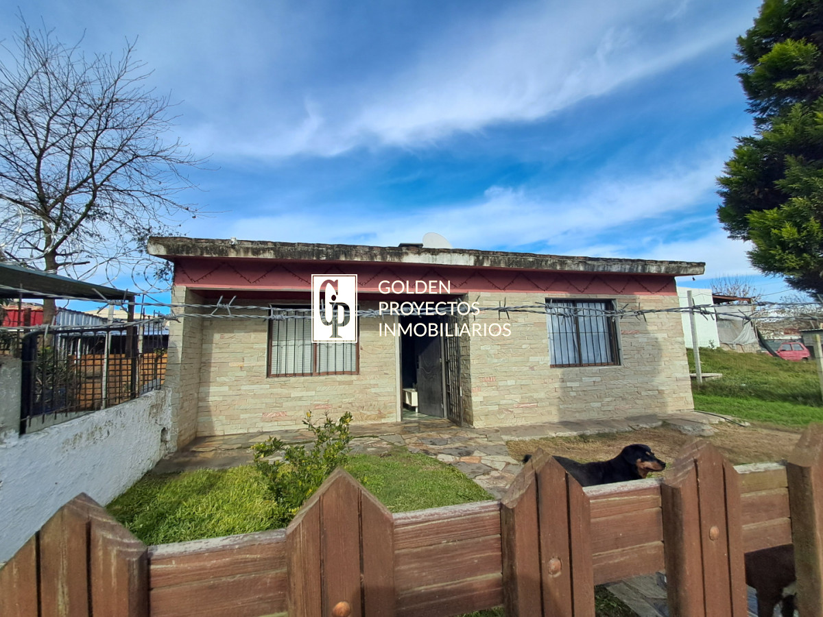 Casa ID.820/Casa-en-Venta-Dos-Dormitorios-con-Terreno-y-Cochera-en-Villa-García - Casa en Venta Dos Dormitorios con Terreno y Cochera en Villa García
