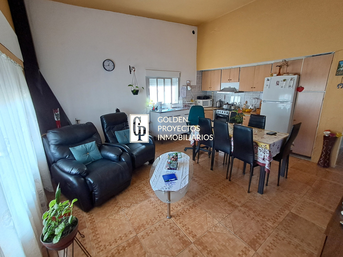 Casa ID.760/Venta-Padrón-Único-Tres-Casas-con-Terreno-y-Cochera-en-Las-Piedras - Venta Padrón Único Tres Casas con Terreno y Cochera en Las Piedras