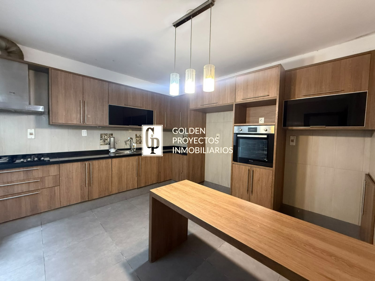 Casa ID.913 - Casa en Alquiler 3 dormitorios 3 baños y Garage Buceo 