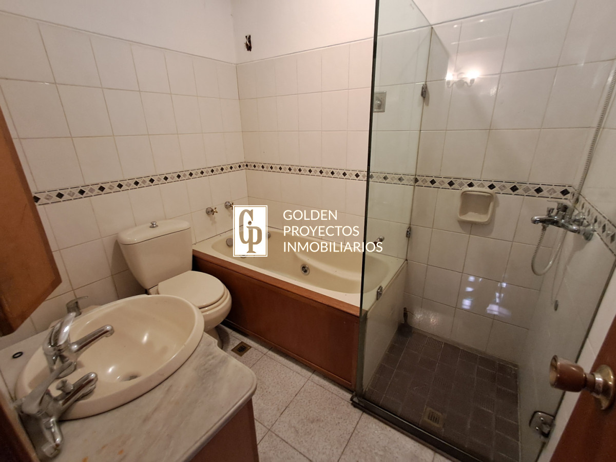 Casa ID.873/ - Casa en Venta Tres Dormitorios y Terraza con Parrillero en Brazo Oriental