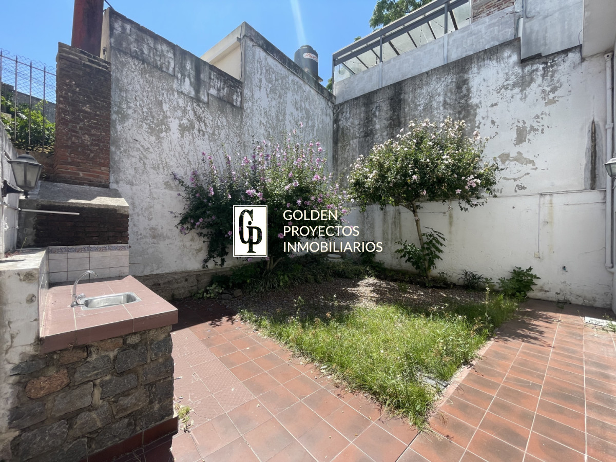 Casa ID.702/Casa- -apartamento-en-venta,4-dormitorios-y-garage,Buceo. - Casa + apartamento en venta,4 dormitorios y garage,Buceo.