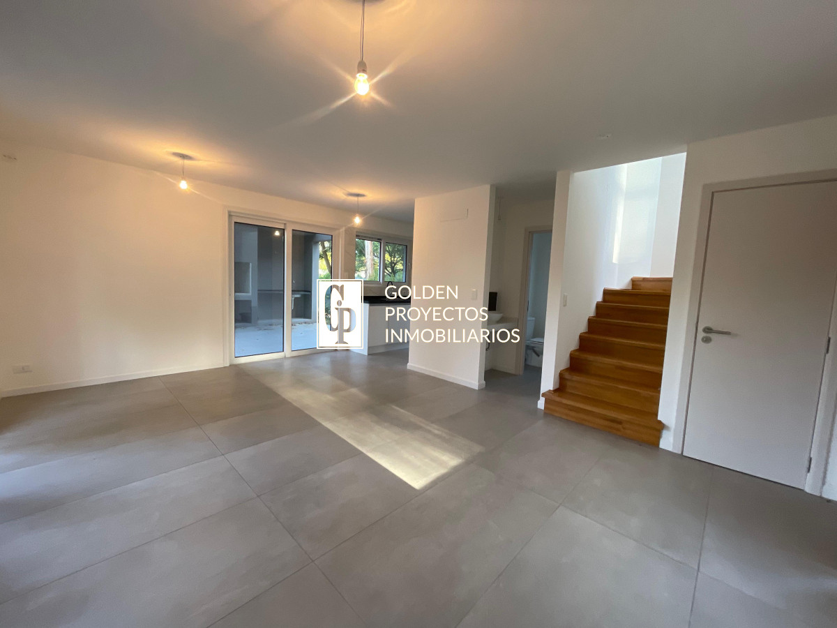 Casa ID.407 - Casa en Venta 2 dormitorios 2 baños Pinares Punta del Este