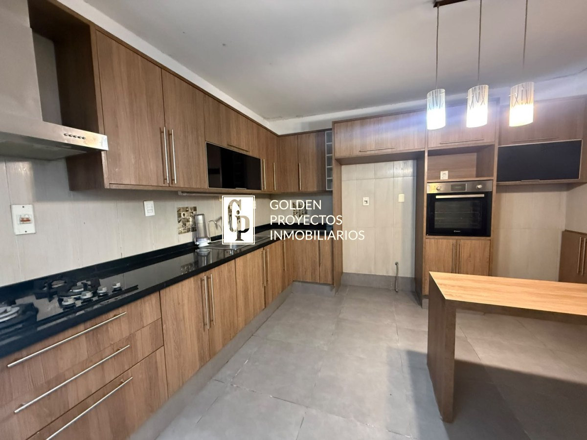 Casa ID.913 - Casa en Alquiler 3 dormitorios 3 baños y Garage Buceo 