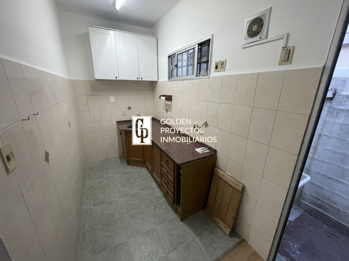 Casa ID.876/ - Casa en alquiler dos dormitorios y cochera en buceo