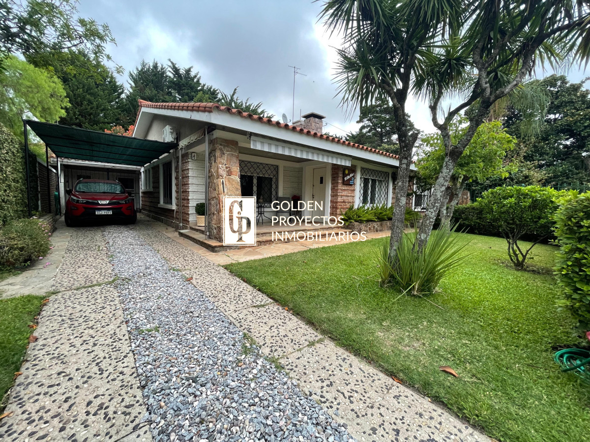 Casa ID.548/Casa-en--Venta--4-dormitorios-,-en-Atlántida- - Casa en  Venta  4 dormitorios , en Atlántida 