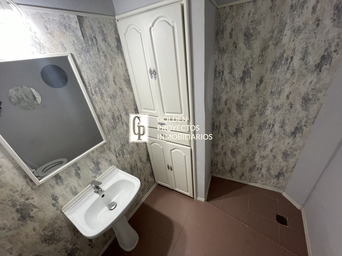 Casa ID.702/Casa- -apartamento-en-venta,4-dormitorios-y-garage,Buceo. - Casa + apartamento en venta,4 dormitorios y garage,Buceo.