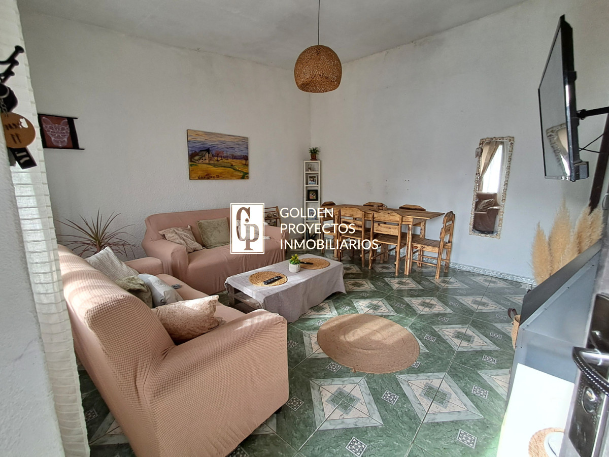 Casa ID.820/Casa-en-Venta-Dos-Dormitorios-con-Terreno-y-Cochera-en-Villa-García - Casa en Venta Dos Dormitorios con Terreno y Cochera en Villa García