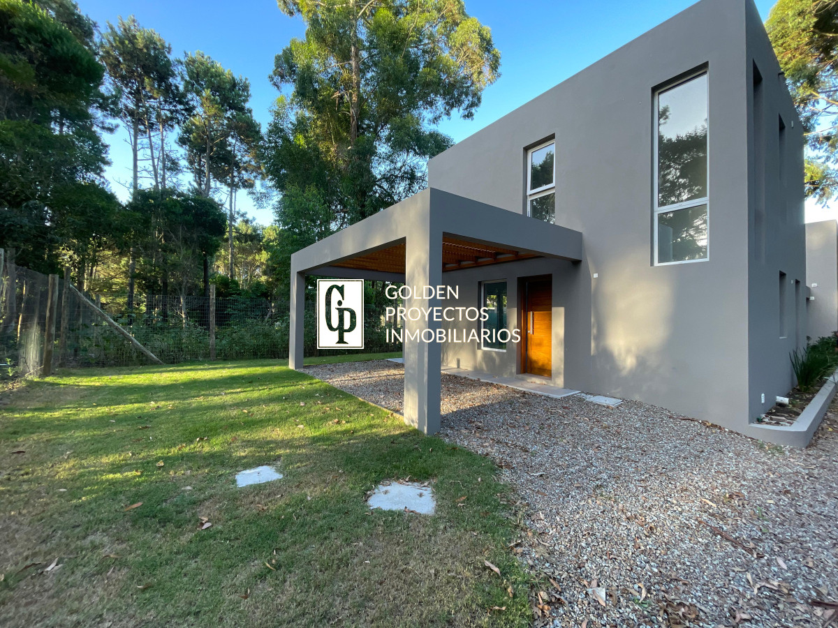 Casa ID.408 - Casa en Venta 3 dormitorios 3 baños Pinares Punta del Este