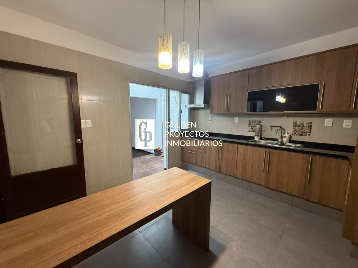 Casa ID.913 - Casa en Alquiler 3 dormitorios 3 baños y Garage Buceo 