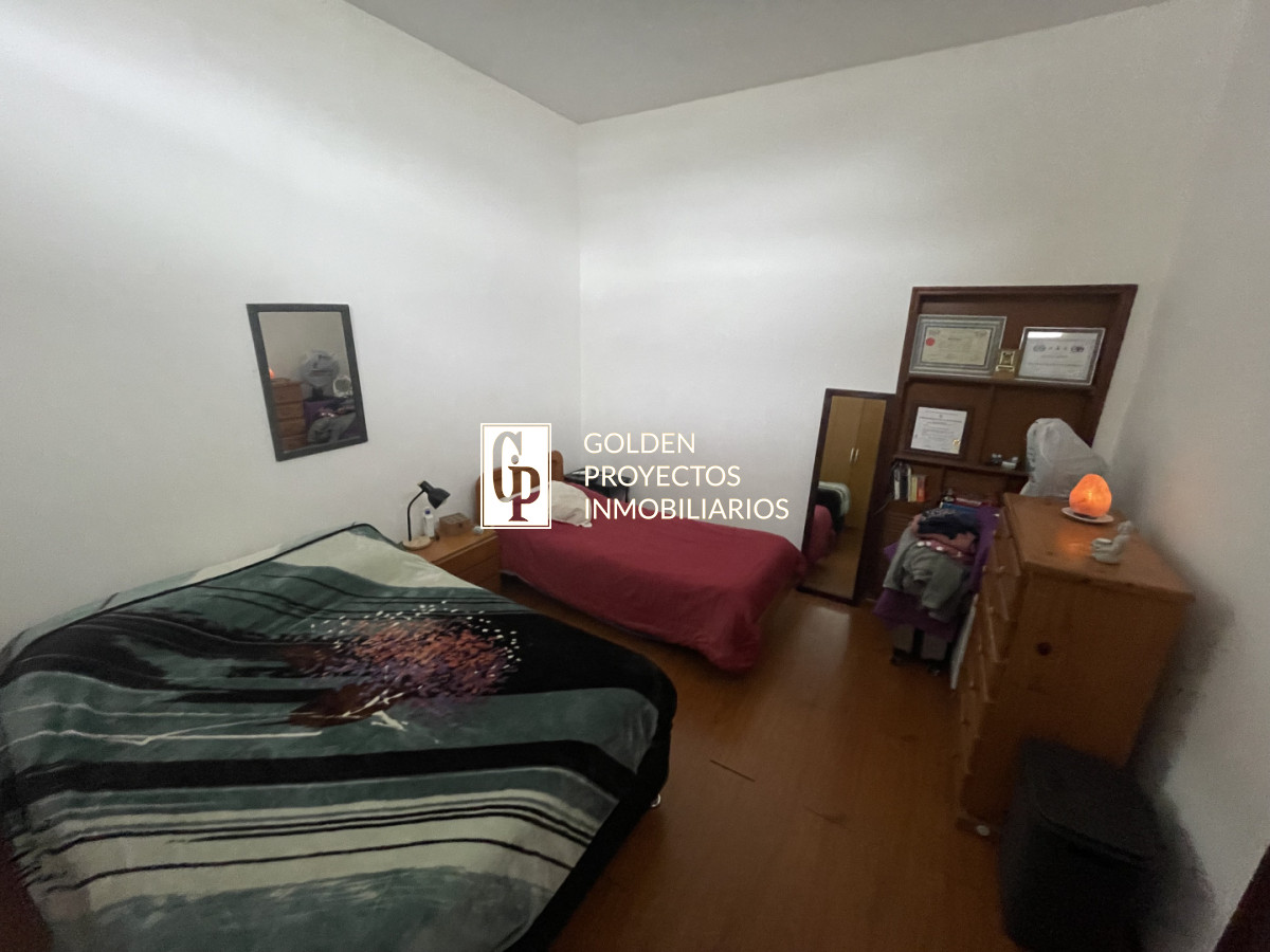 Casa ID.849/Casa-en-venta-dos-dormitorios-con-cochera-y-fondo-en-brazo-oriental - Casa en venta dos dormitorios con cochera y fondo en brazo oriental