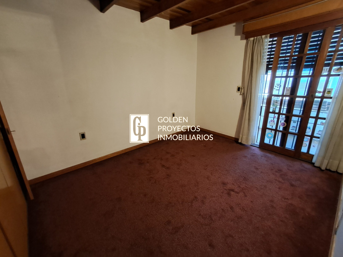 Casa ID.873/ - Casa en Venta Tres Dormitorios y Terraza con Parrillero en Brazo Oriental