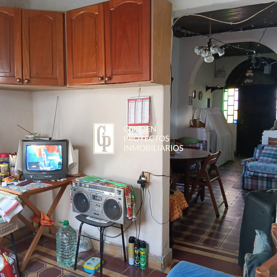 Casa ID.817/Casa-en-venta--2--dormitorios-,-cochera-,-2-cocinas-,--patio- - Casa en venta  2  dormitorios , cochera , 2 cocinas ,  patio 