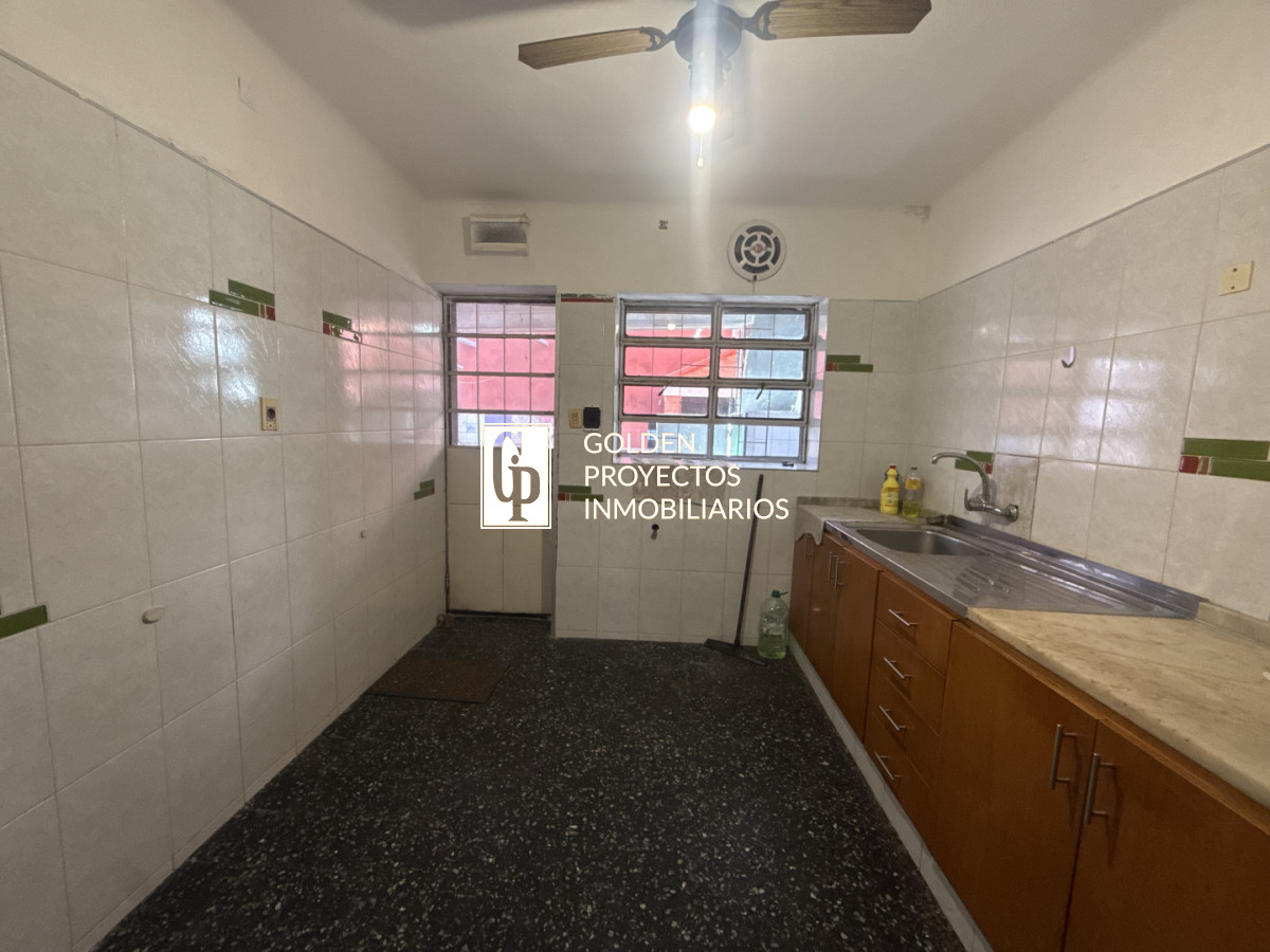 Casa ID.782 - Casa en Alquiler 3 o 4 dormitorios y cochera Nuevo Centro 