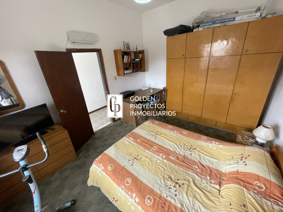 Casa ID.849/Casa-en-venta-dos-dormitorios-con-cochera-y-fondo-en-brazo-oriental - Casa en venta dos dormitorios con cochera y fondo en brazo oriental