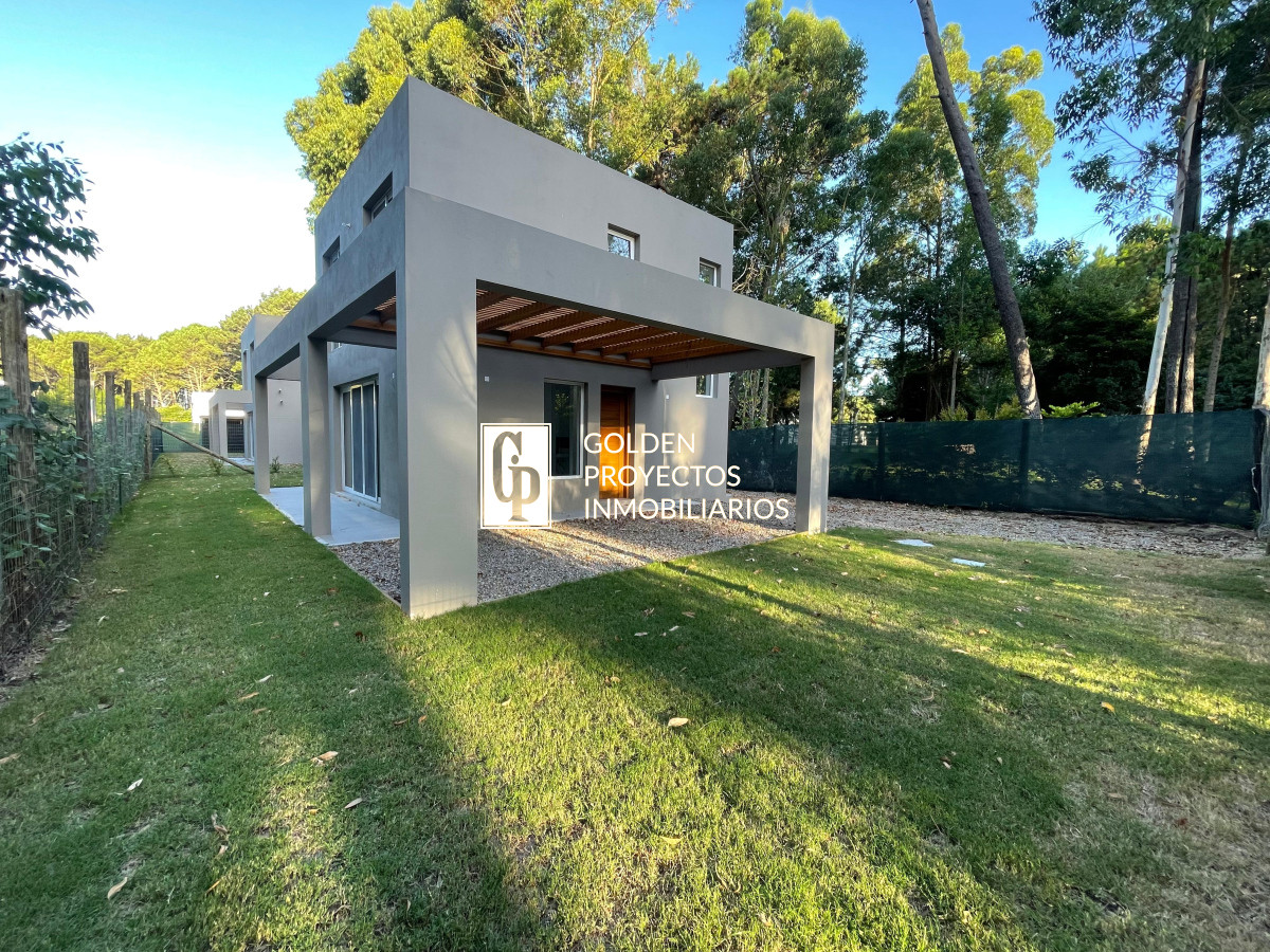 Casa ID.407 - Casa en Venta 2 dormitorios 2 baños Pinares Punta del Este