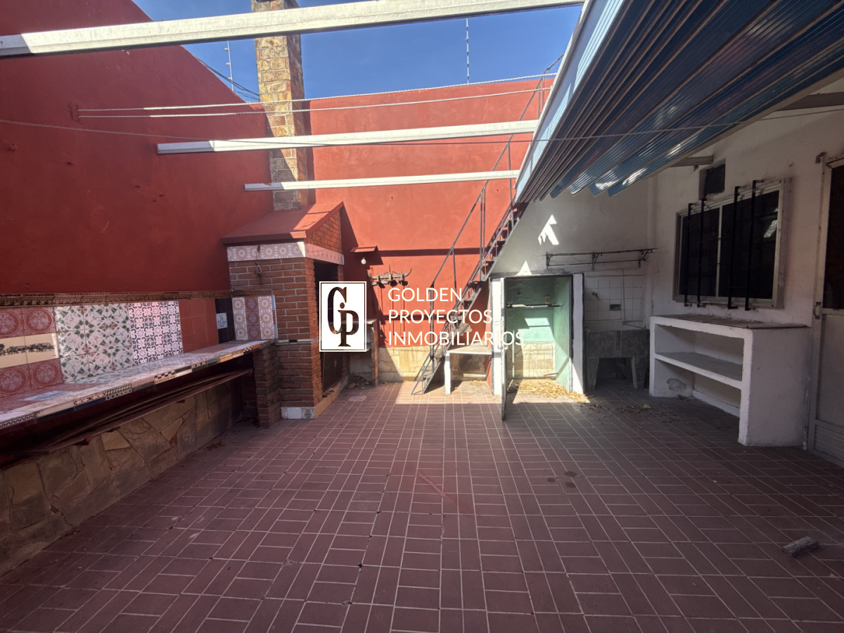 Casa ID.782 - Casa en Alquiler 3 o 4 dormitorios y cochera Nuevo Centro 