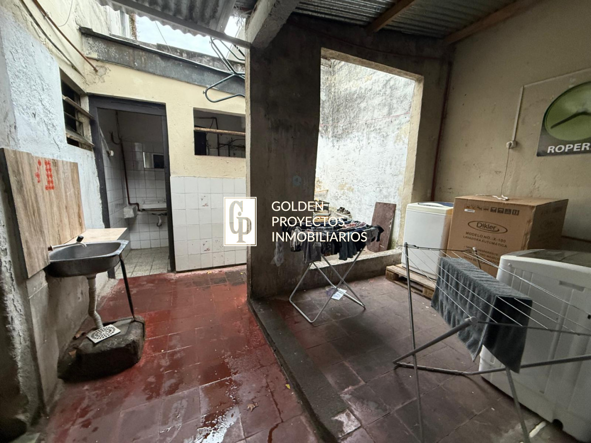 Casa ID.777/ - Casa en Venta 8 dormitorios Padrón Único en Cordón 