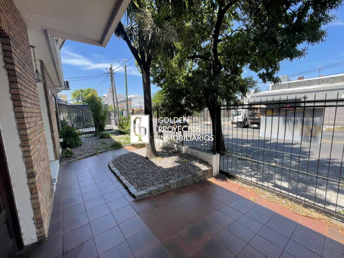 Casa ID.702/Casa- -apartamento-en-venta,4-dormitorios-y-garage,Buceo. - Casa + apartamento en venta,4 dormitorios y garage,Buceo.