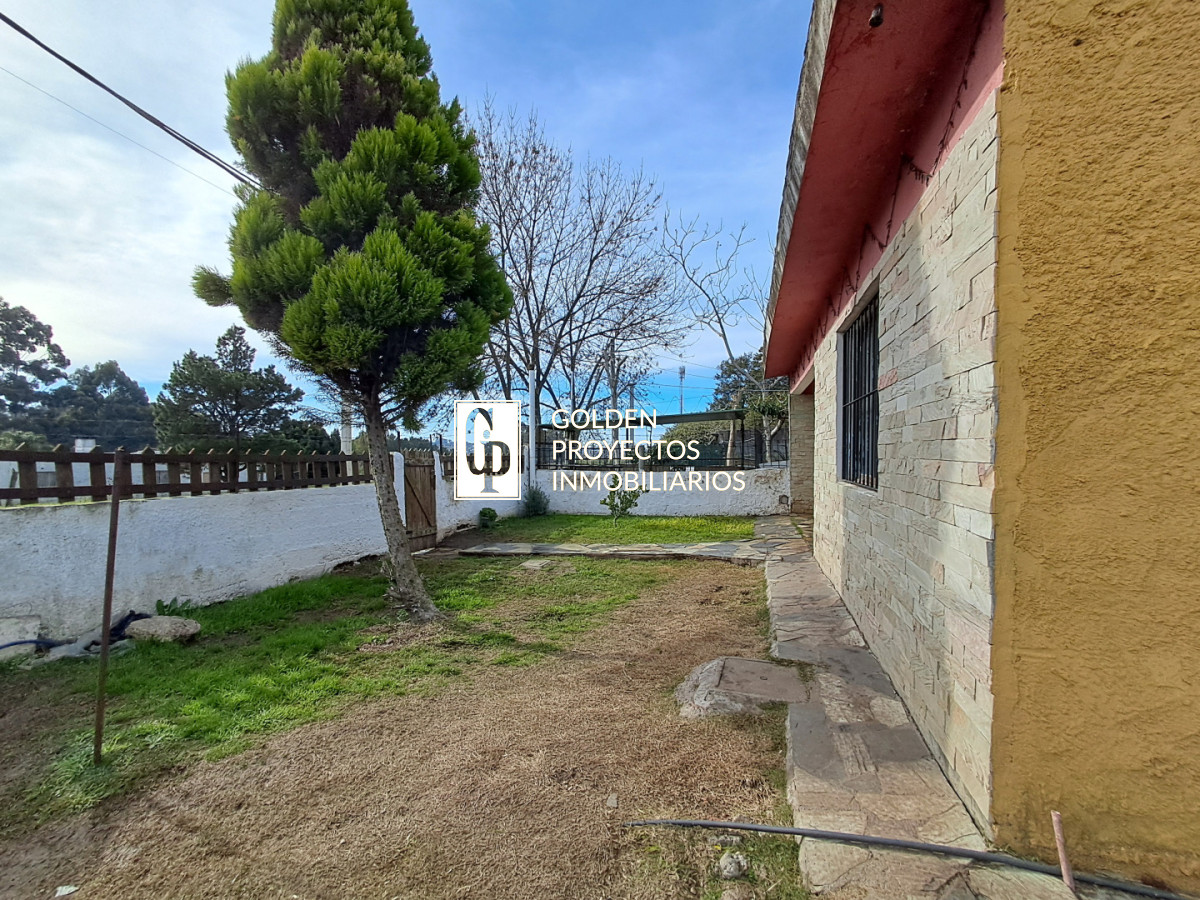 Casa ID.820/Casa-en-Venta-Dos-Dormitorios-con-Terreno-y-Cochera-en-Villa-García - Casa en Venta Dos Dormitorios con Terreno y Cochera en Villa García