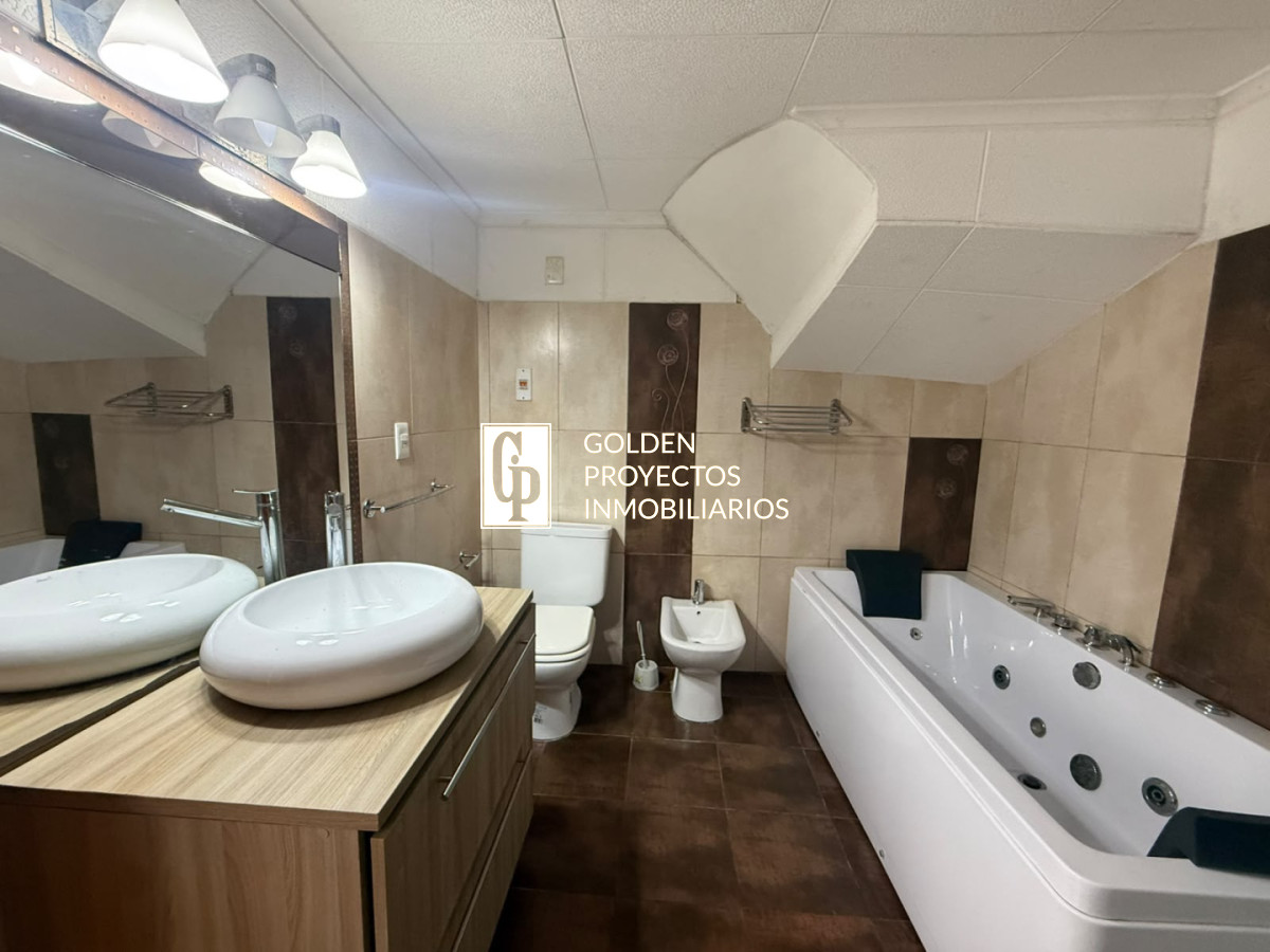 Casa ID.913 - Casa en Alquiler 3 dormitorios 3 baños y Garage Buceo 