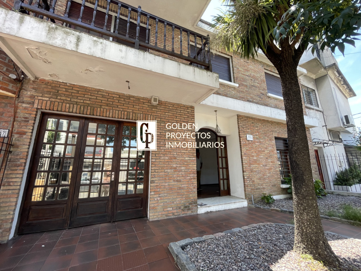 Casa ID.702/Casa- -apartamento-en-venta,4-dormitorios-y-garage,Buceo. - Casa + apartamento en venta,4 dormitorios y garage,Buceo.