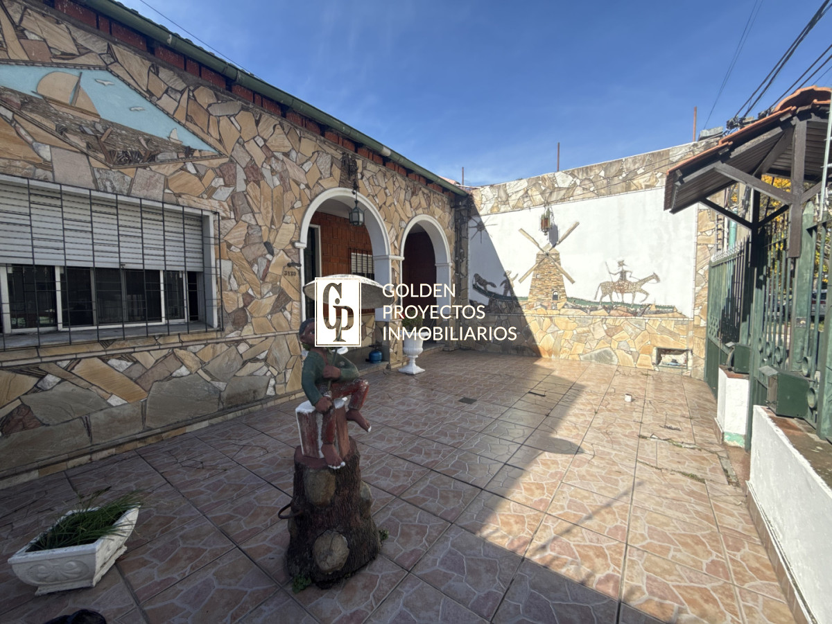 Casa ID.782 - Casa en Alquiler 3 o 4 dormitorios y cochera Nuevo Centro 