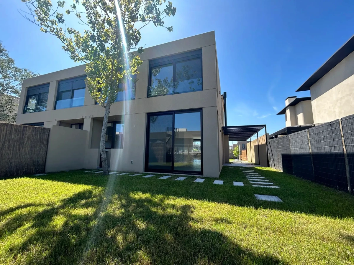 Casa en Venta 3 Dormitorios , Carrasco Norte - Ref. 522