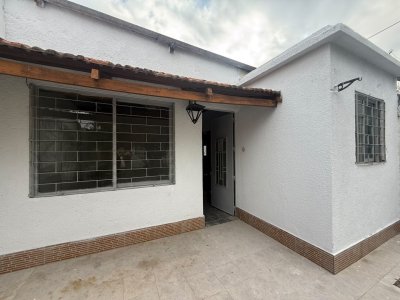 Casa en Alquiler 1 Dormitorio y Patio Parque Batlle 