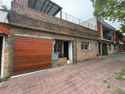 Casa en Alquiler 3 dormitorios 3 baÃ±os y Garage Buceo 
