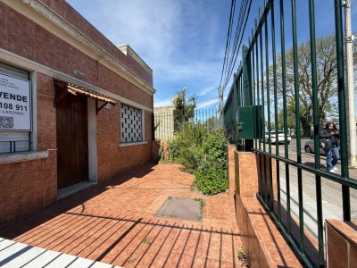 Casa en Venta o Inversion Tres Dormitorios en Curva de Maroñas