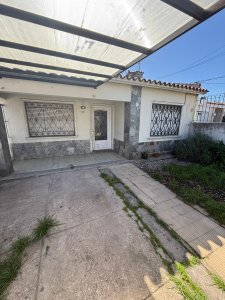Casa en alquiler 2 dormitorios y cochera,Maroñas