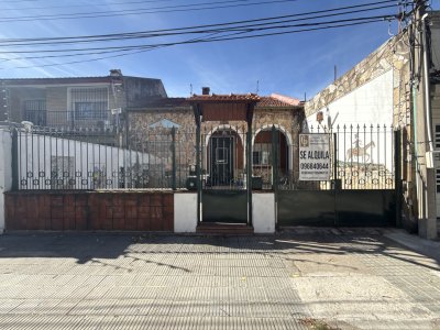 Casa en Alquiler 3 o 4 dormitorios y cochera Nuevo Centro 