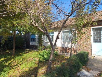 Casa en Alquiler 2 Dormitorios y Cochera en Bella Italia