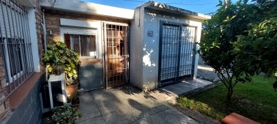 Venta casa y apartamento, 2 y 2 dormitorios, Colón