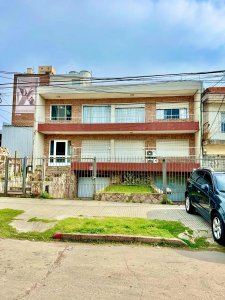 Casa en Venta 3 Dormitorios 2 baños en planta alta , Malvin