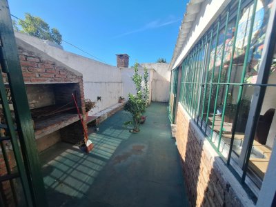 Casa en Venta o Inversion Tres Dormitorios en Curva de Maroñas