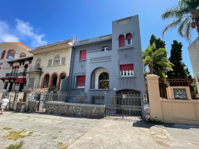 Casona en Venta Bv. Artigas y Charrua 828m2 