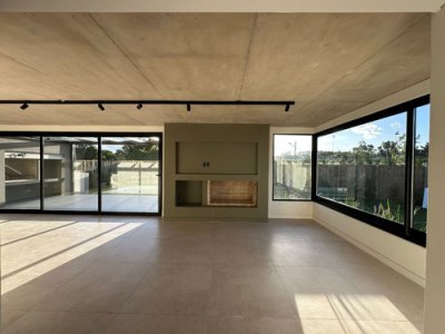 Casa En Alquiler De 3 Dormitorios en Carrasco