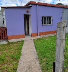 Venta de 2 casas,1 dormitorio, zona Pérez Castellanos.