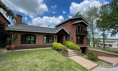 Casa en Venta 4 Dormitorios  en la Tahona