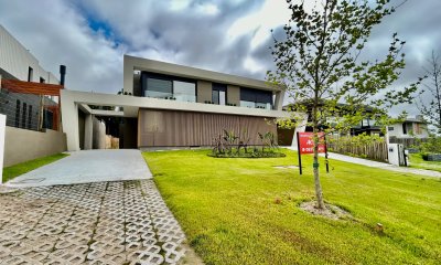 Casa en Venta 3 Dormitorios  en San Nicanor , Carrasco Norte